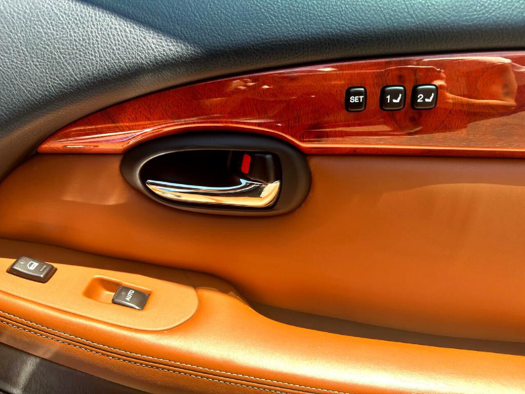 2004 Lexus SC 430 Image 36