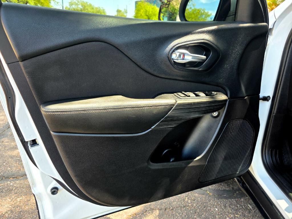 2016 Jeep Cherokee Image 27