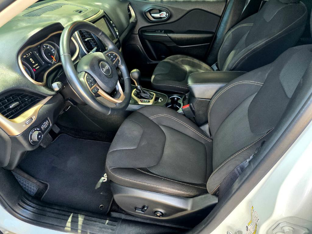 2016 Jeep Cherokee Image 28