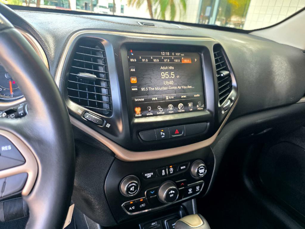 2016 Jeep Cherokee Image 38