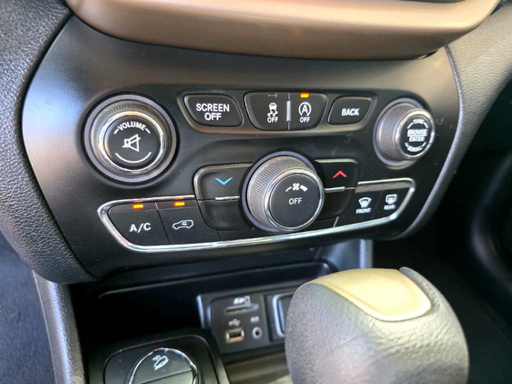 2016 Jeep Cherokee Image 42