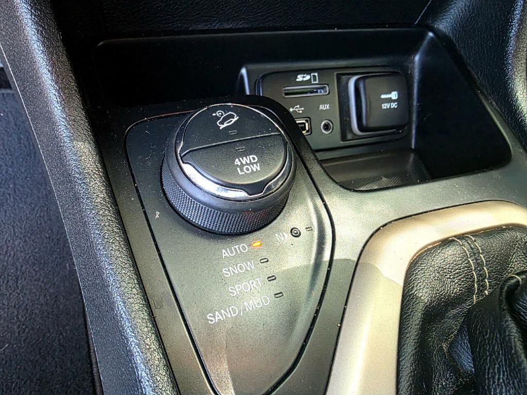 2016 Jeep Cherokee Image 43