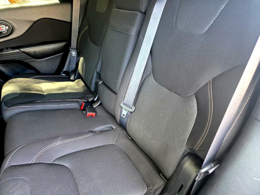 2016 Jeep Cherokee Image 50