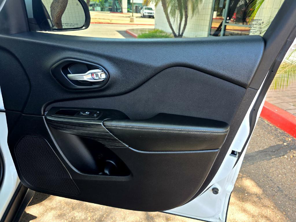 2016 Jeep Cherokee Image 61