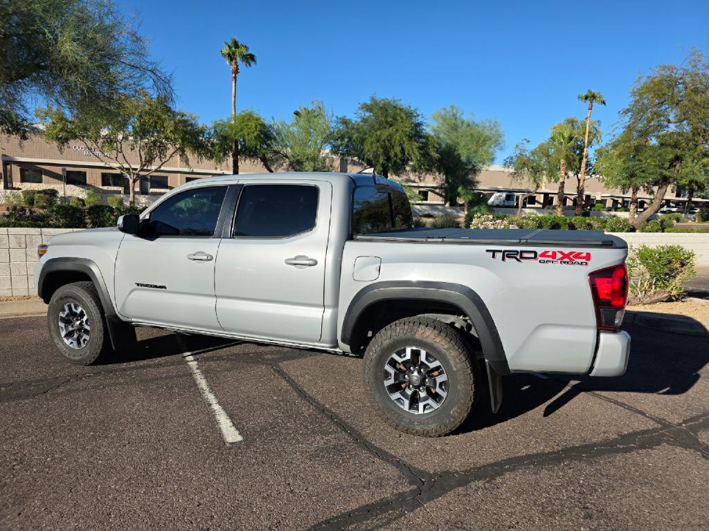 2019 Toyota Tacoma Image 2