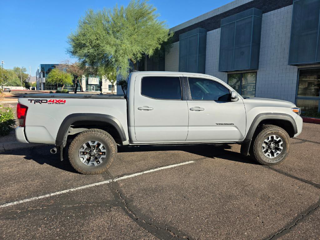 2019 Toyota Tacoma Image 17