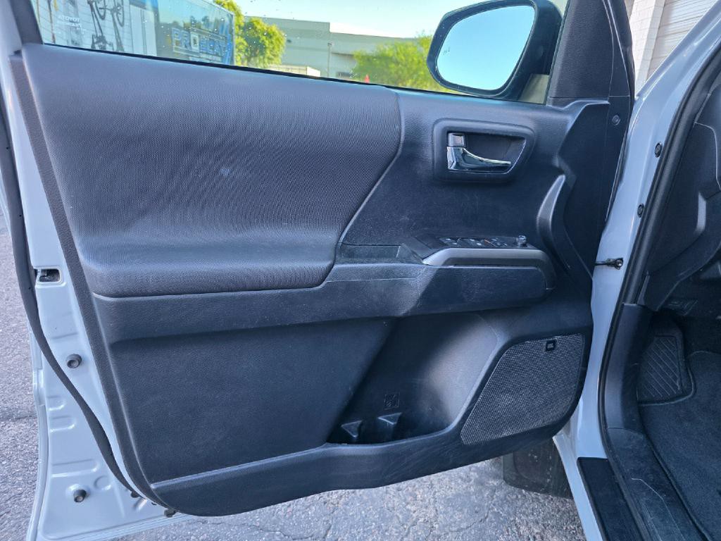 2019 Toyota Tacoma Image 19