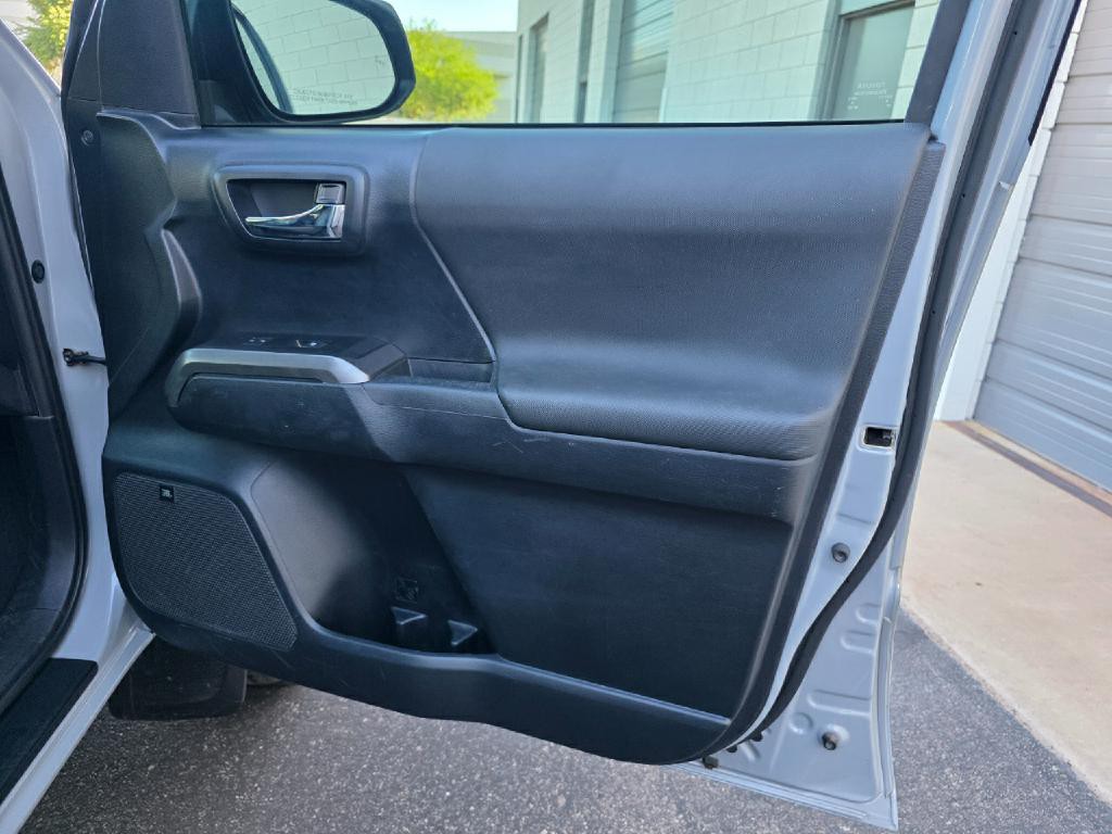 2019 Toyota Tacoma Image 38