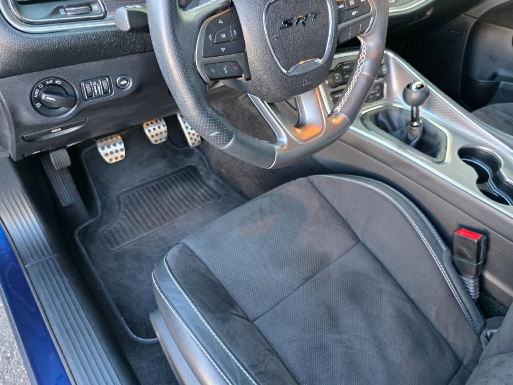 2015 Dodge Challenger Image 31