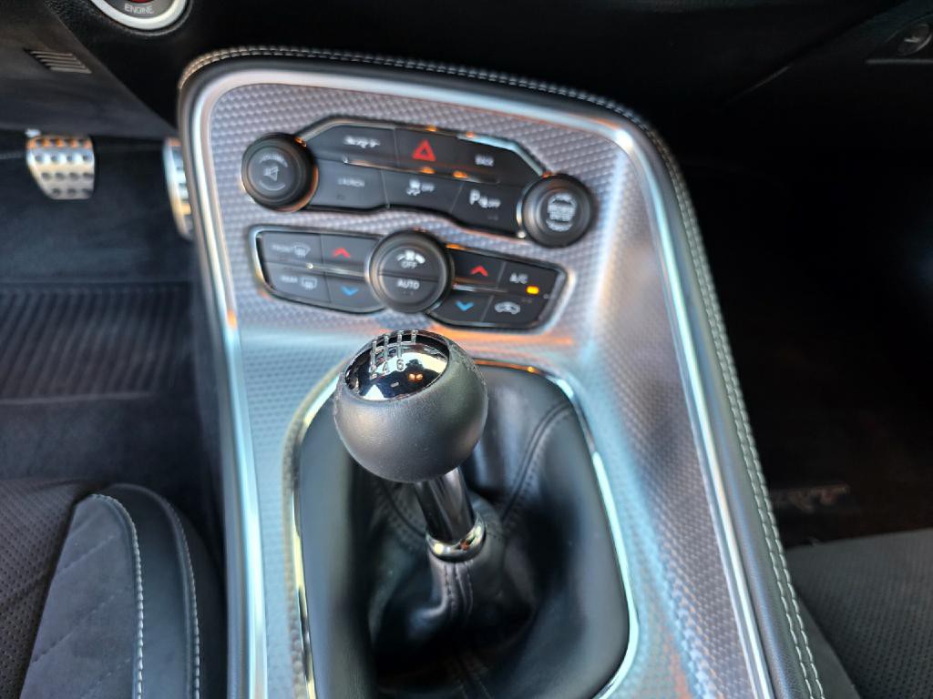 2015 Dodge Challenger Image 32