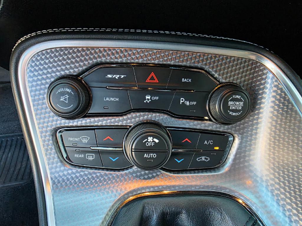 2015 Dodge Challenger Image 34