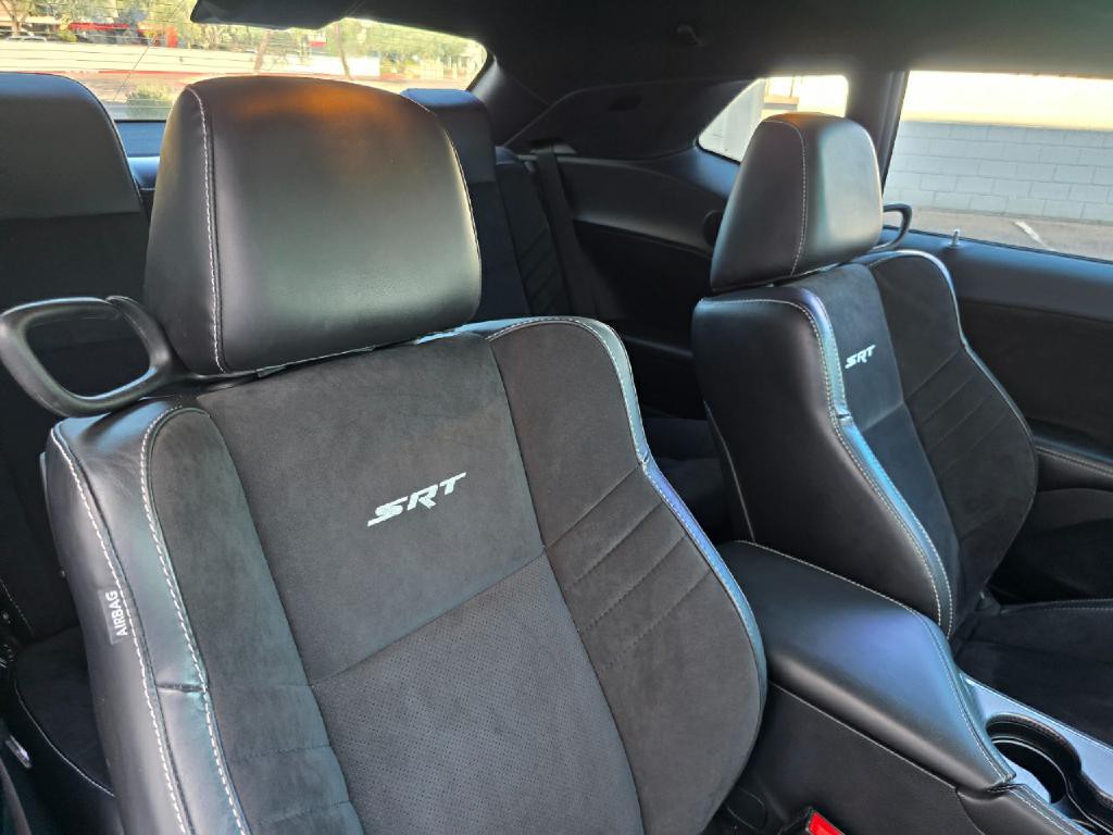 2015 Dodge Challenger Image 42
