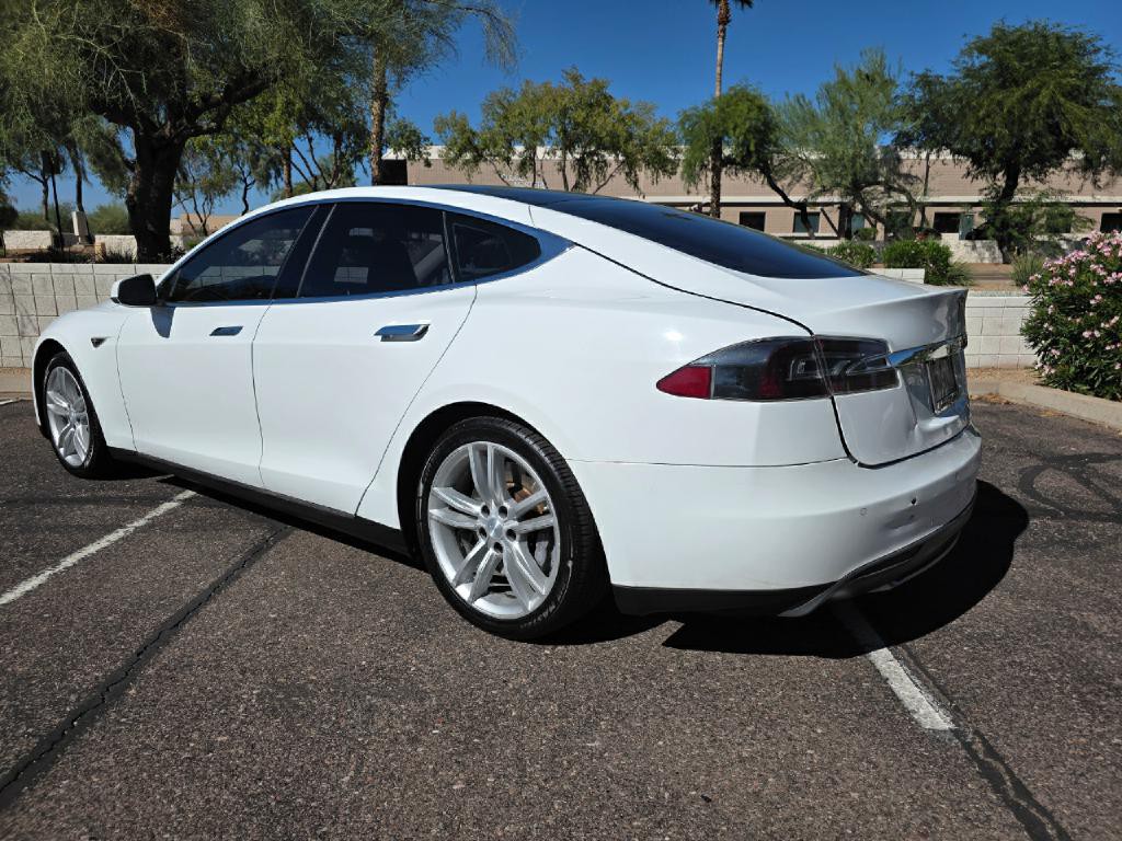 2013 Tesla Model S Image 4