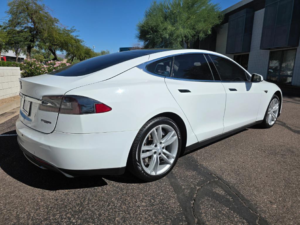 2013 Tesla Model S Image 18