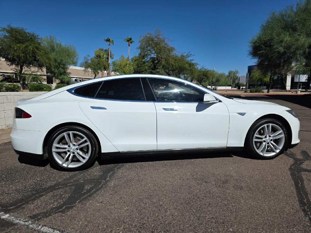 2013 Tesla Model S Image 19