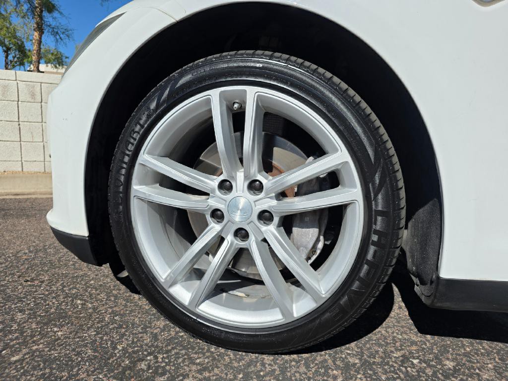 2013 Tesla Model S Image 21