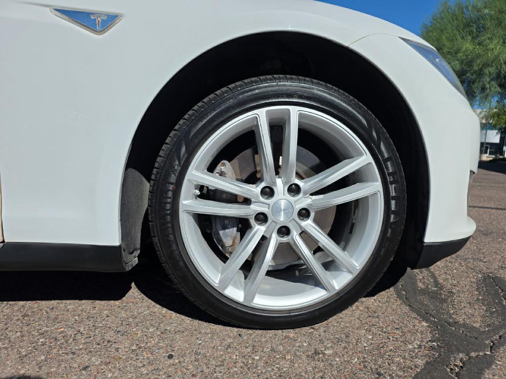 2013 Tesla Model S Image 25