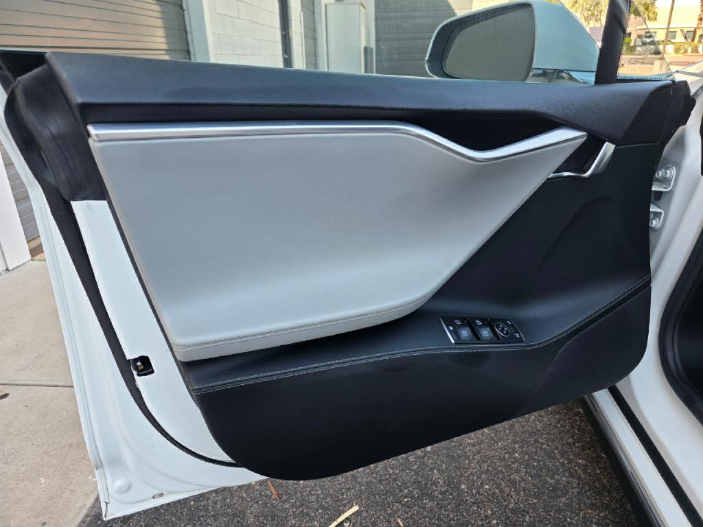 2013 Tesla Model S Image 26