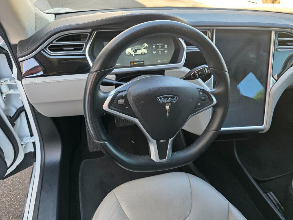 2013 Tesla Model S Image 30