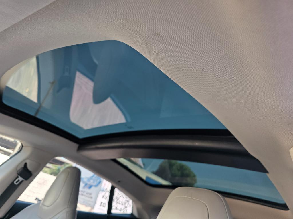 2013 Tesla Model S Image 31