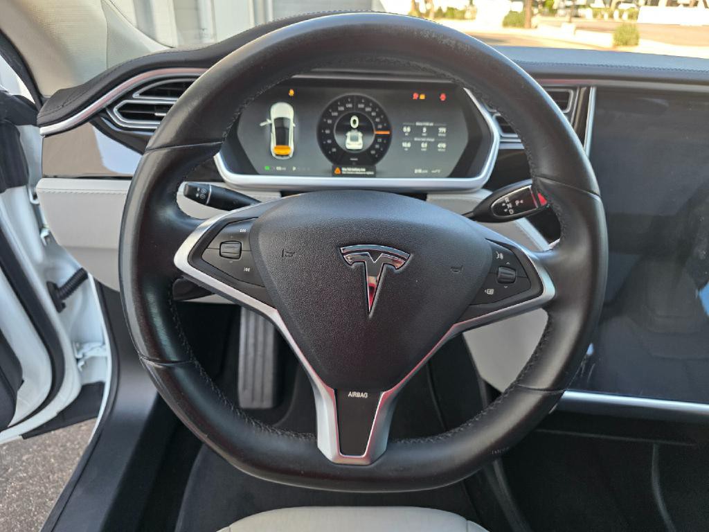 2013 Tesla Model S Image 32