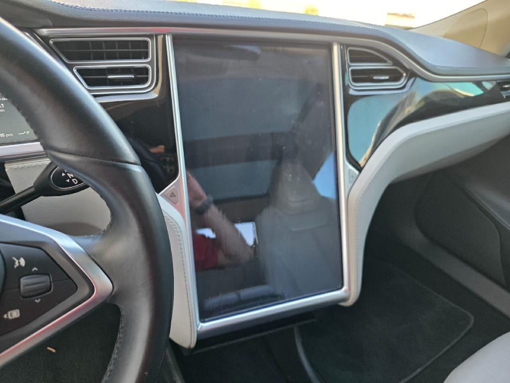 2013 Tesla Model S Image 33