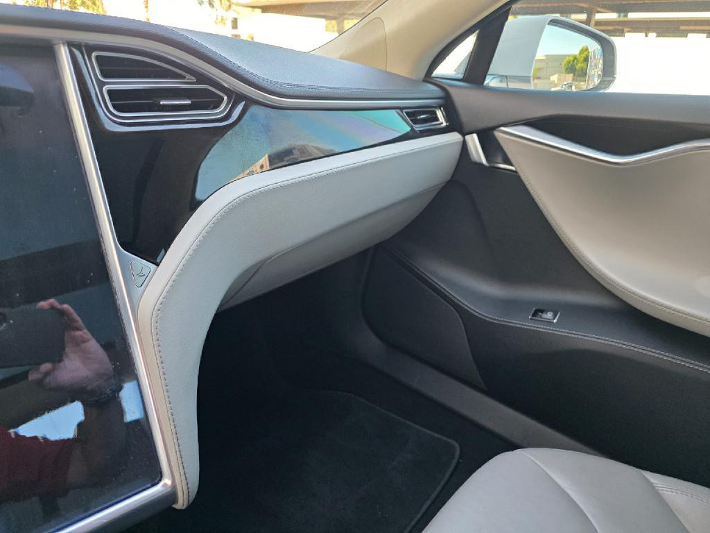 2013 Tesla Model S Image 34