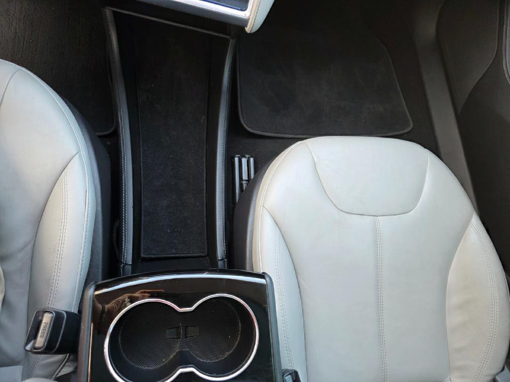 2013 Tesla Model S Image 35