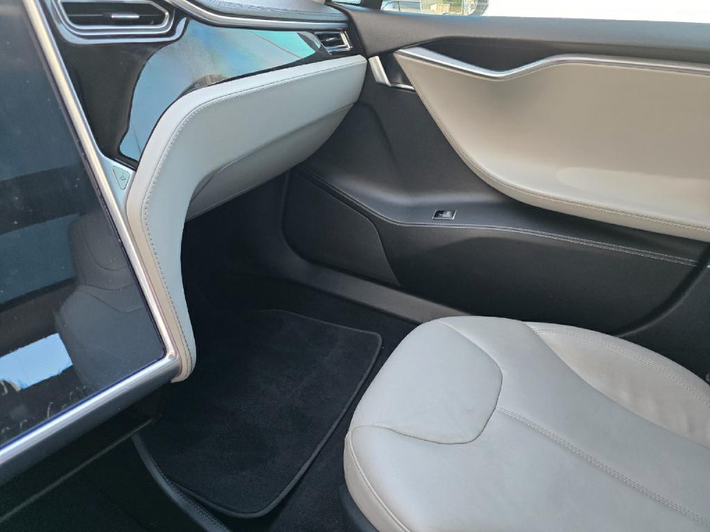 2013 Tesla Model S Image 36