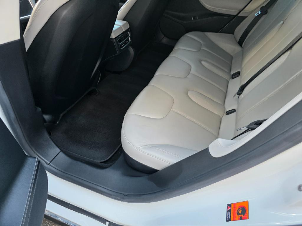 2013 Tesla Model S Image 38