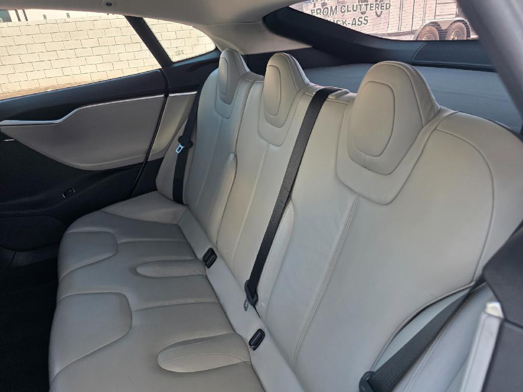 2013 Tesla Model S Image 39