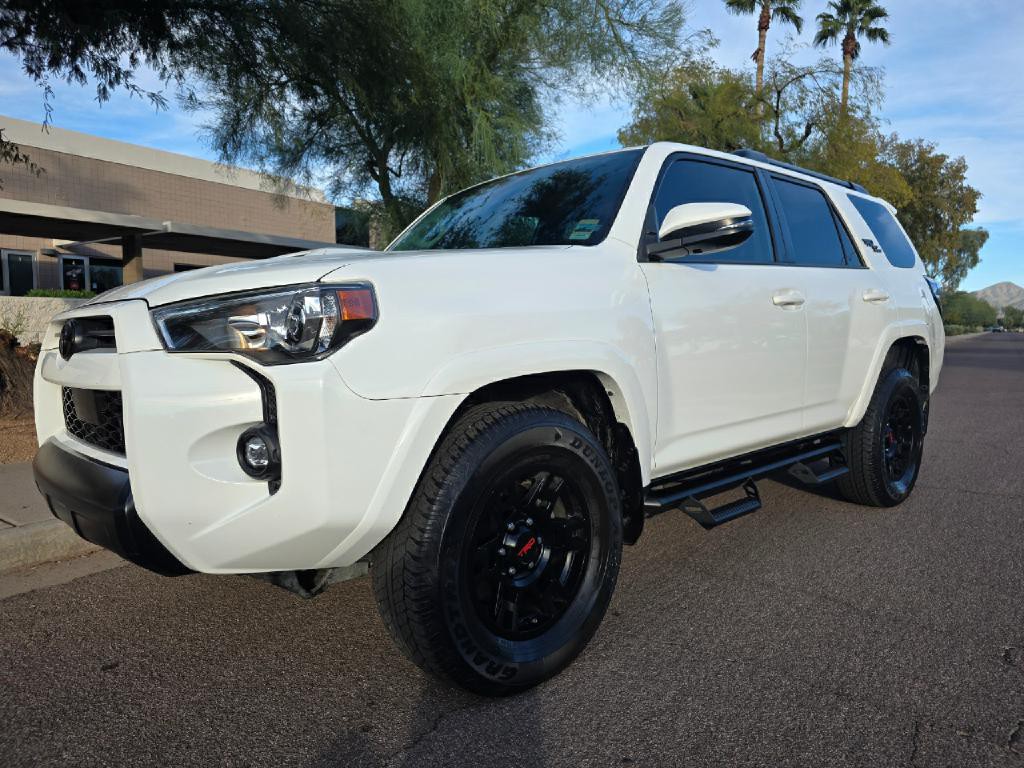 2022 Toyota 4Runner Image 2