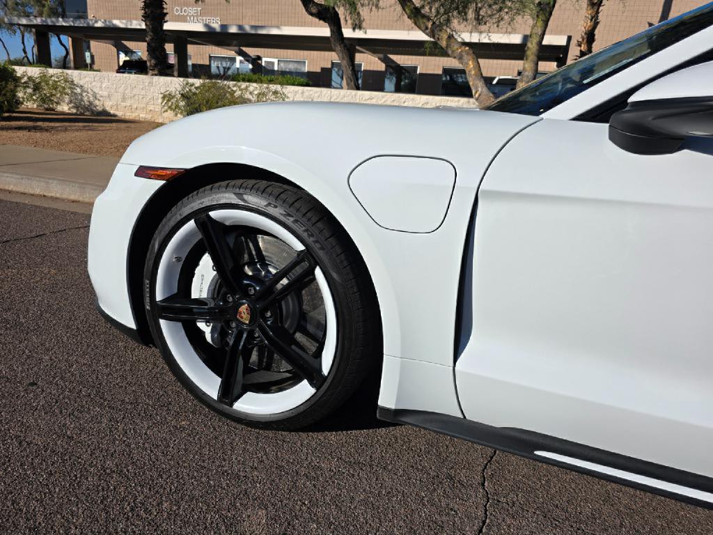 2022 Porsche Taycan Image 2