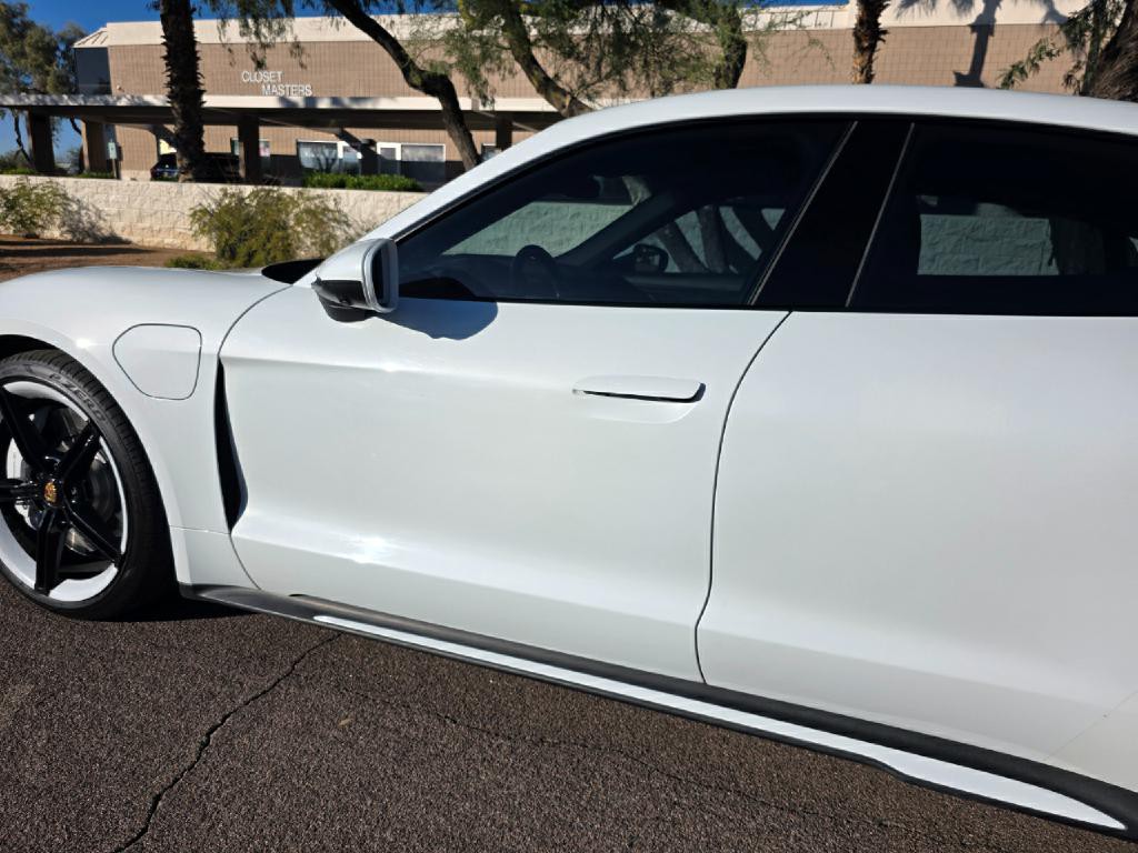 2022 Porsche Taycan Image 3