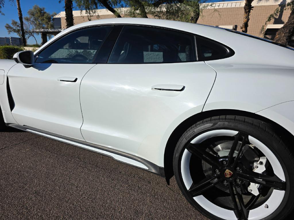 2022 Porsche Taycan Image 4