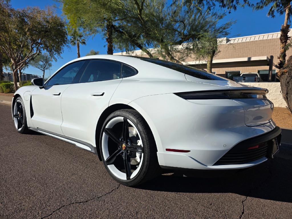 2022 Porsche Taycan Image 5