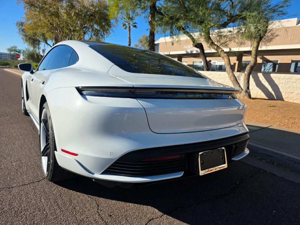2022 Porsche Taycan Image 6