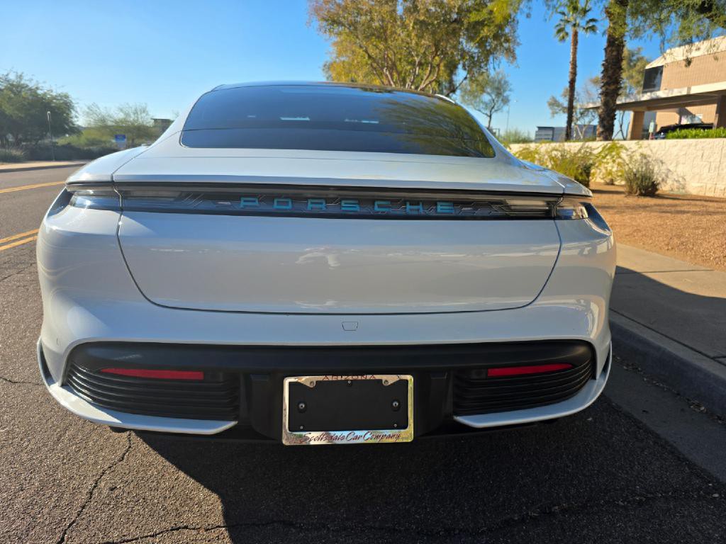 2022 Porsche Taycan Image 7
