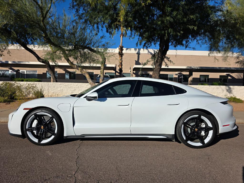 2022 Porsche Taycan Image 15