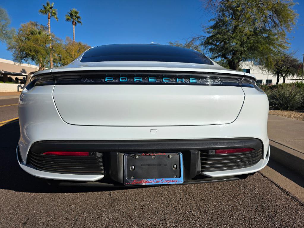 2022 Porsche Taycan Image 16