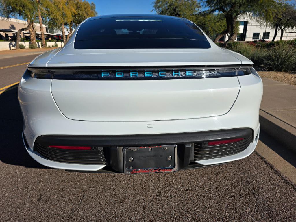 2022 Porsche Taycan Image 17