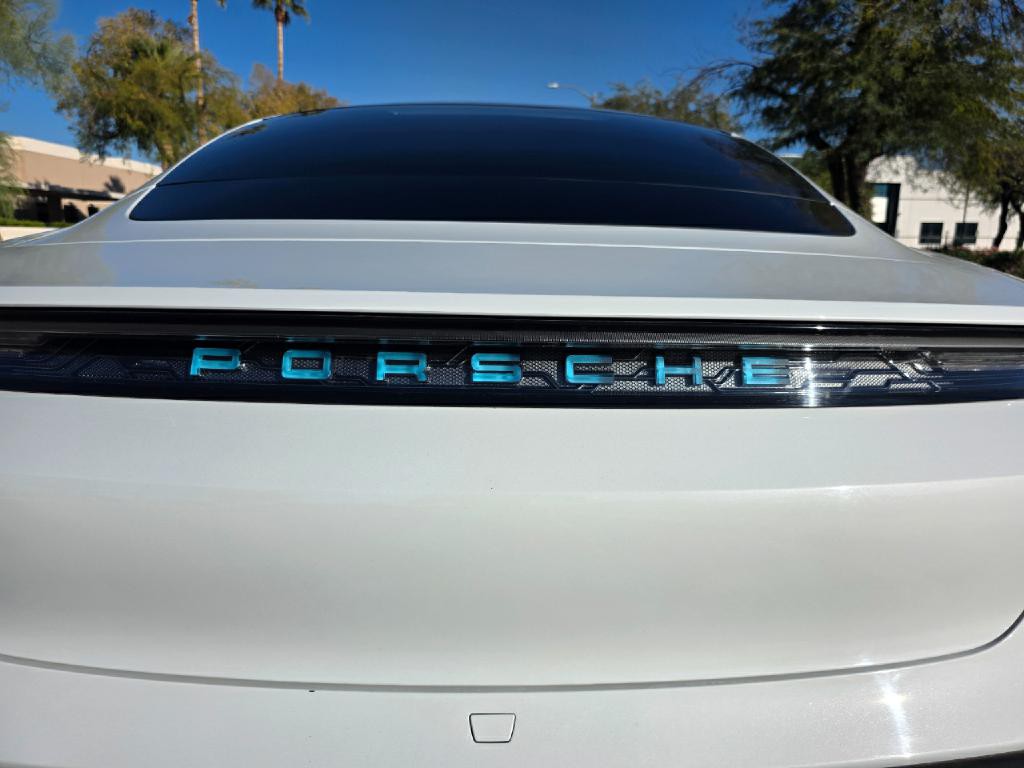 2022 Porsche Taycan Image 19