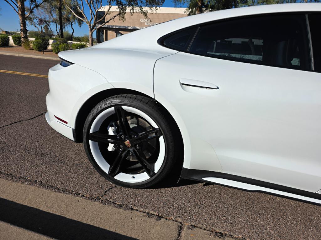 2022 Porsche Taycan Image 20