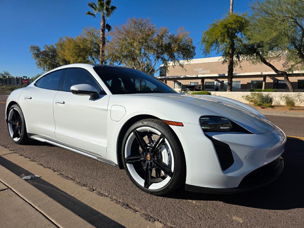 2022 Porsche Taycan Image 23