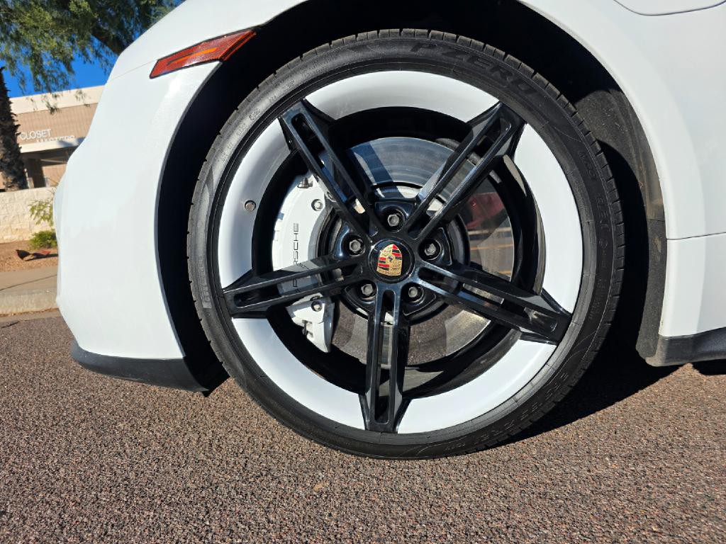 2022 Porsche Taycan Image 25