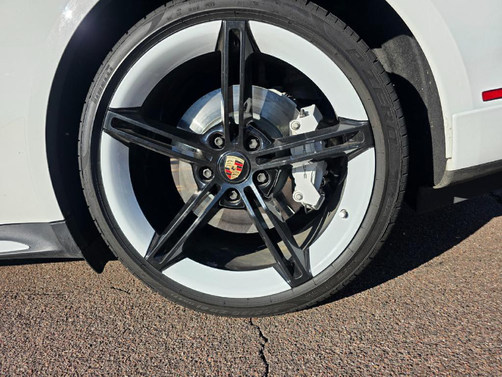 2022 Porsche Taycan Image 28