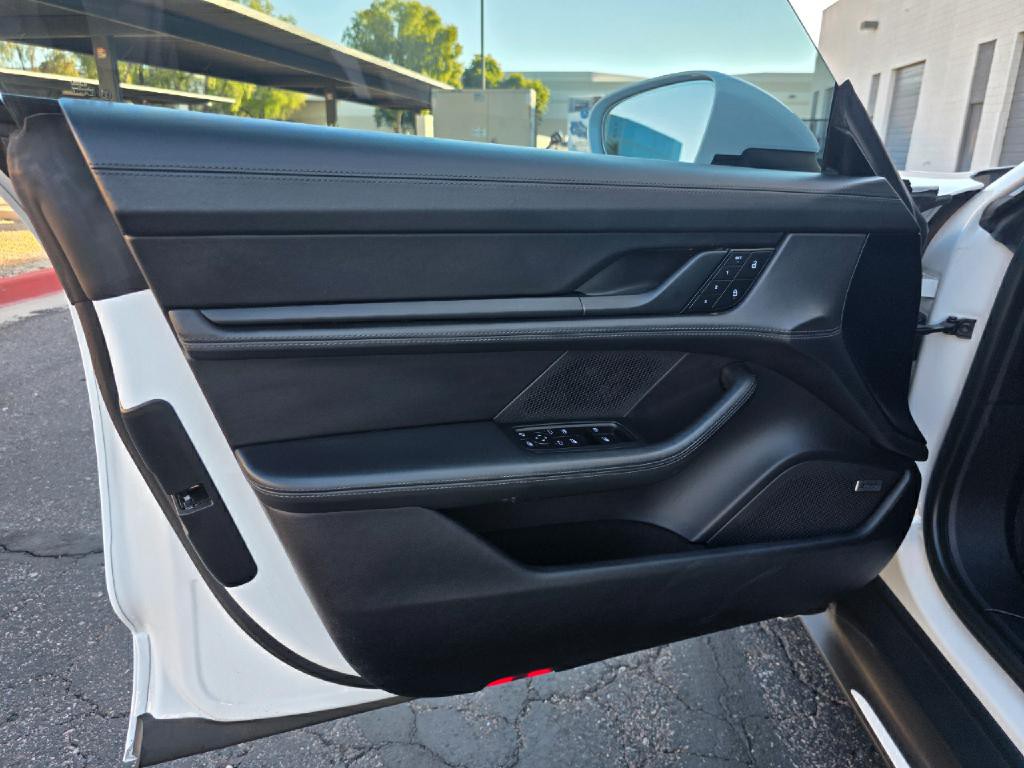 2022 Porsche Taycan Image 29