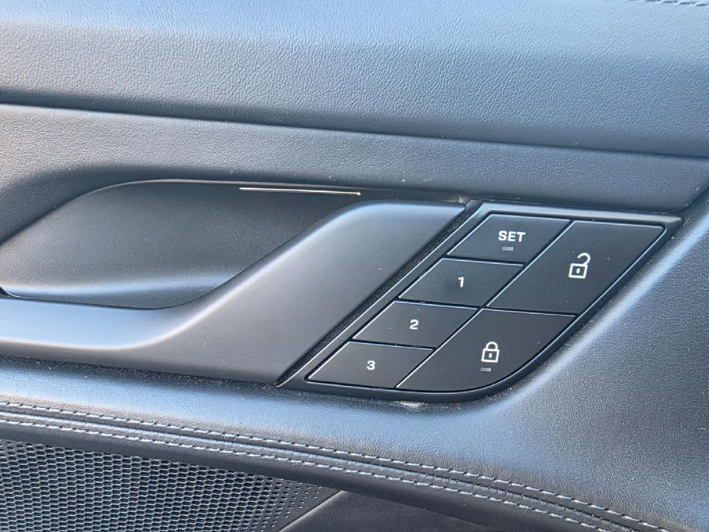 2022 Porsche Taycan Image 30