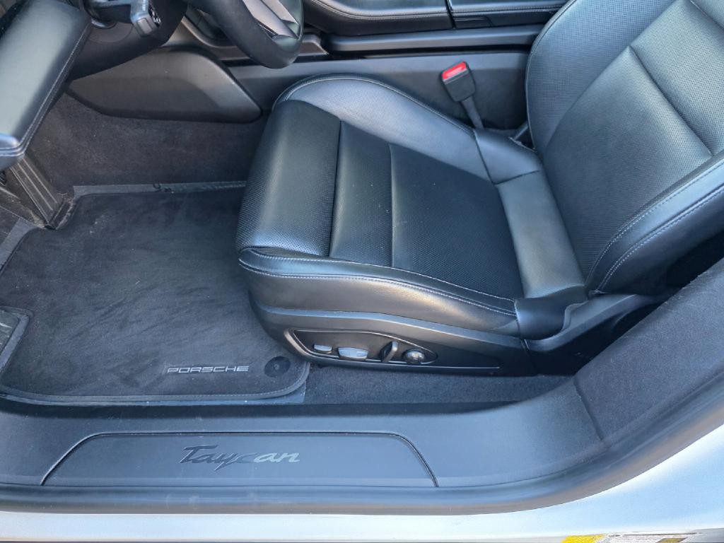 2022 Porsche Taycan Image 33