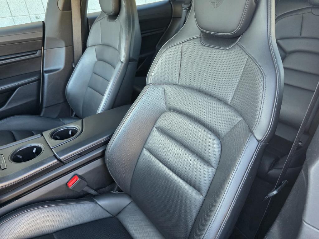 2022 Porsche Taycan Image 36